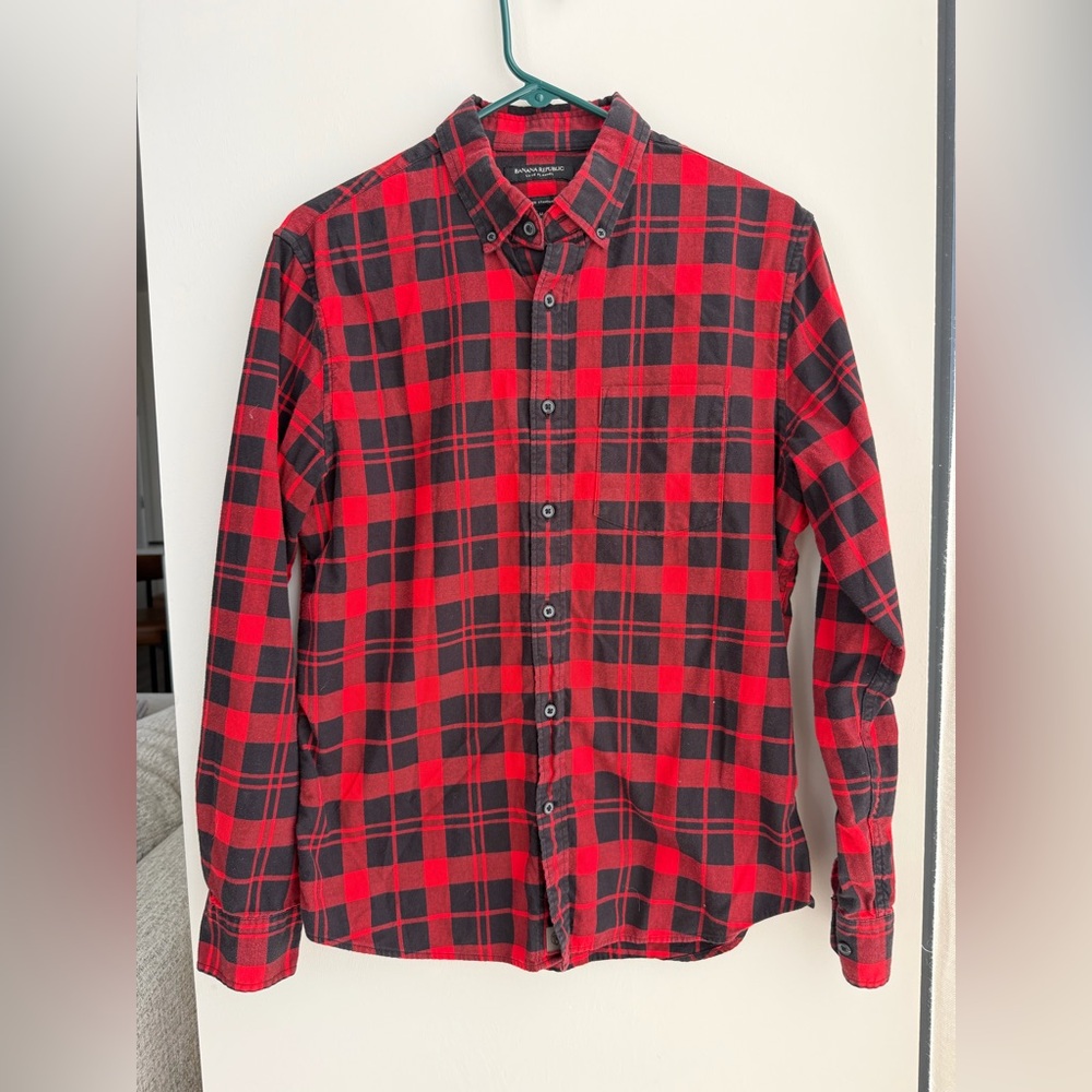 Banana Republic Red and Black Checkered Men's Shirt